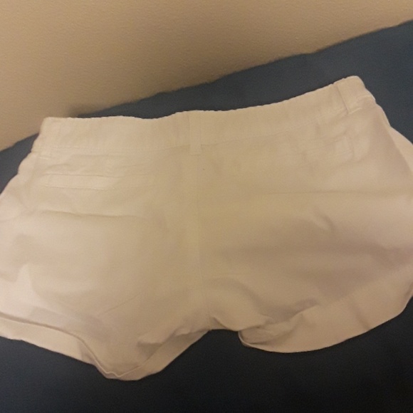 Shorts size three - Picture 2 of 2